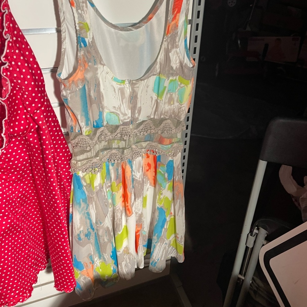 Dresses - Picture 9 of 15